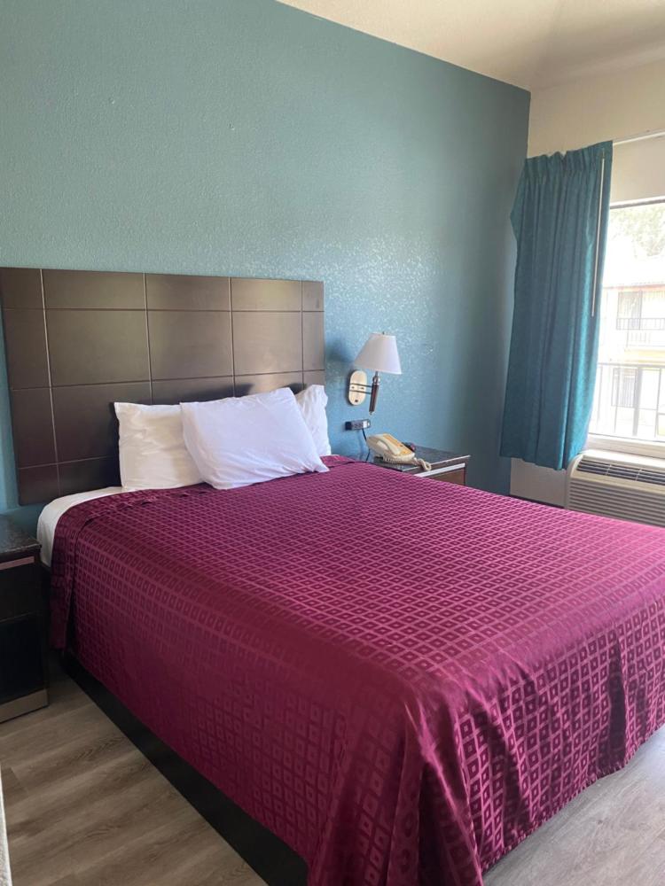 Queen Room interior